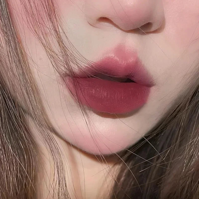 Matte Lip Glaze – Long-lasting, Moisturising & Non-Sticky